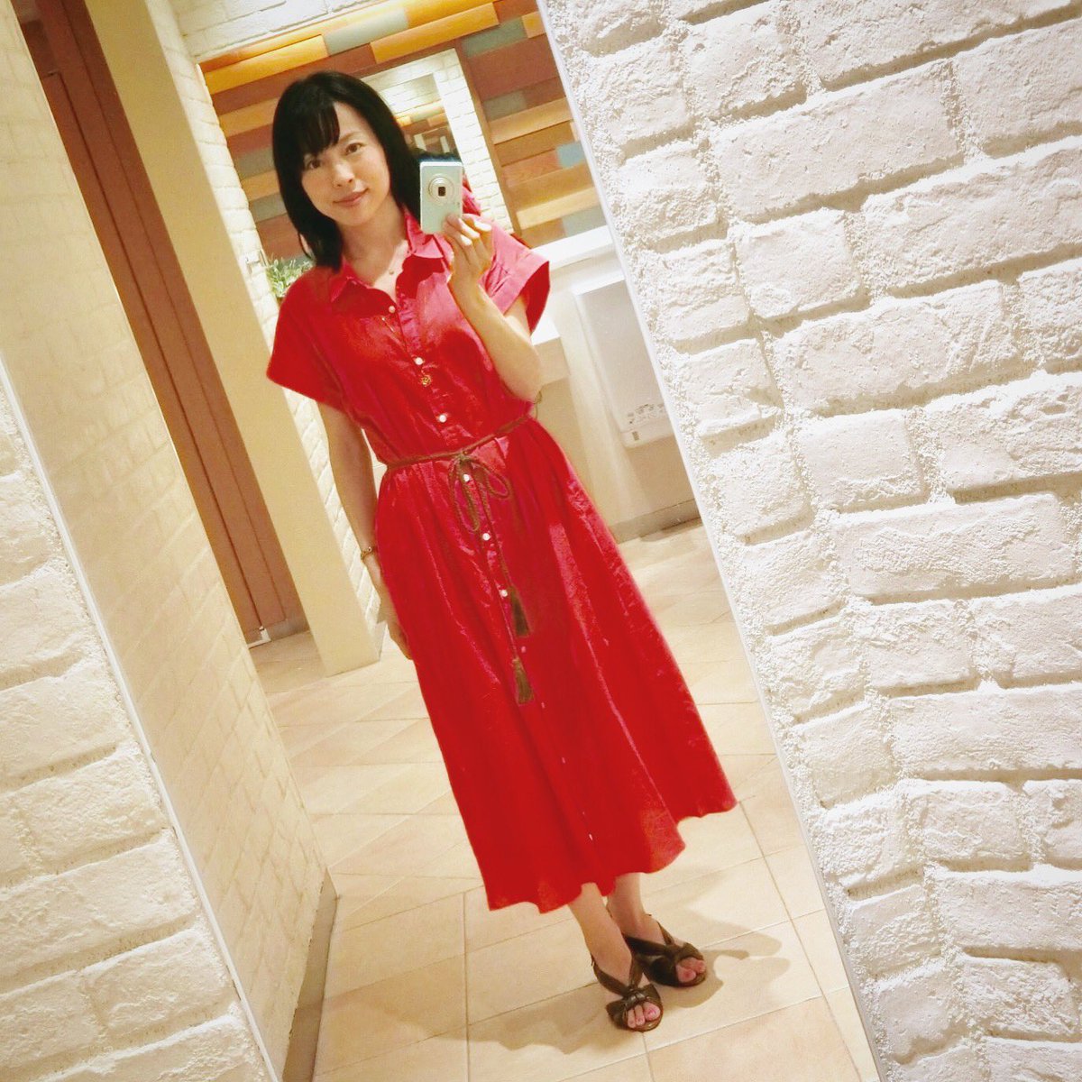 水津亜子 ここのところ稽古やら撮影やらで動きやすい落ち着いた色の服で出かけなきゃいけないことが多く 久しぶりに好きなワンピで出かけたので 全身自撮り ワンピース好き 赤ワンピ 赤って結構好き 水津亜子 ここのところ稽古やら撮影やらで動きやすい落ち着いた色の服で出かけなきゃいけないことが多く 久しぶりに好きなワンピで出かけたので 全身自撮り ワンピース好き 赤ワンピ 赤って結構好き