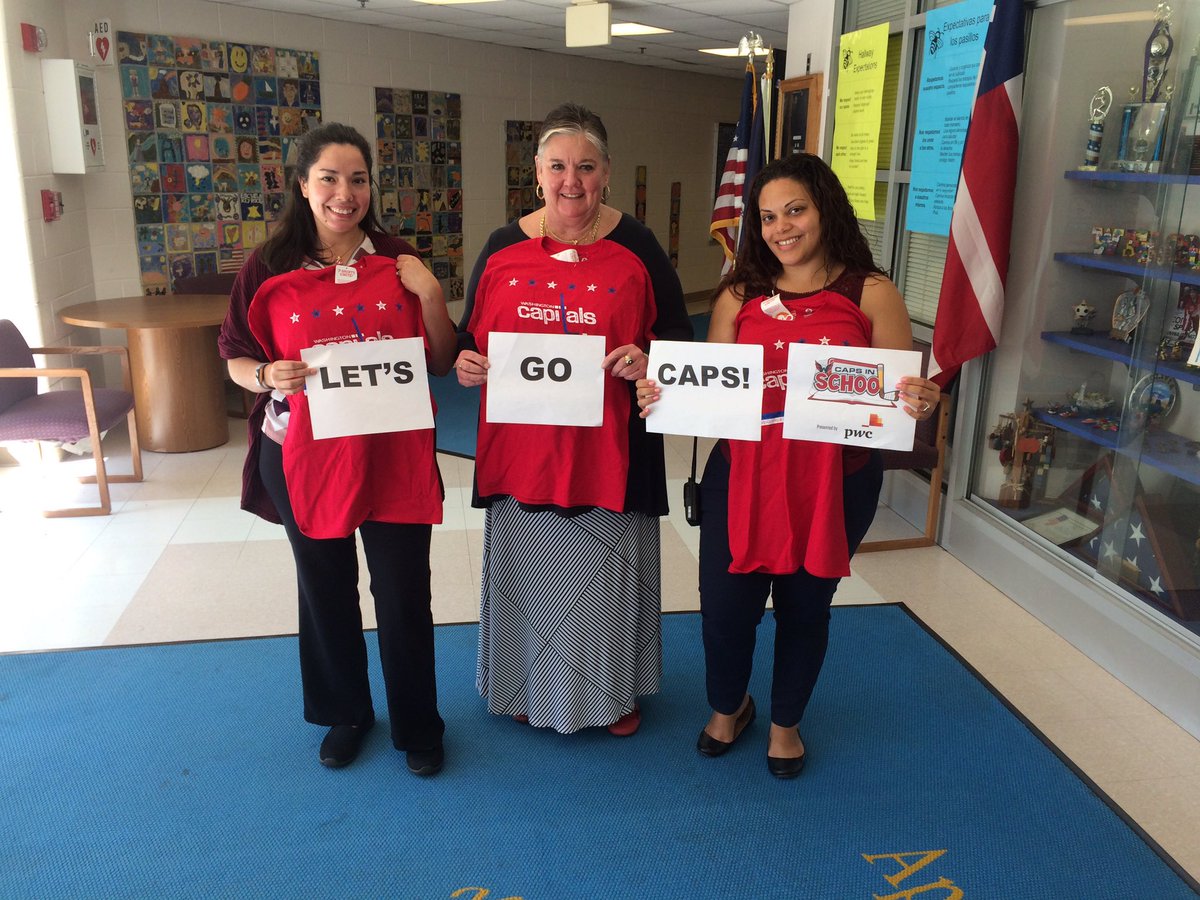 DHS_Maldonado's tweet photo. @KeySchoolAPS receives donations from @Wash_Capitals for @keyciencias! 🏒Thank you! @SuptPKM #APSisAwesome https://t.co/bUC5MP65bM