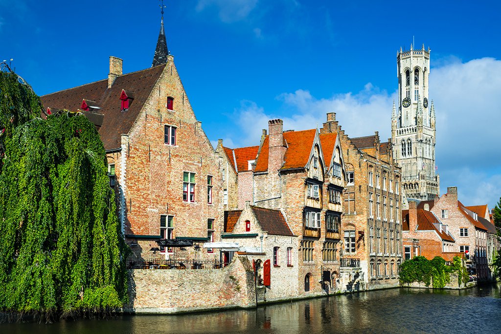Bruges: How to spend a weekend in Belgium's fairy-tale city 🍫🍻 blog.aerlingus.com/guide-bruges/