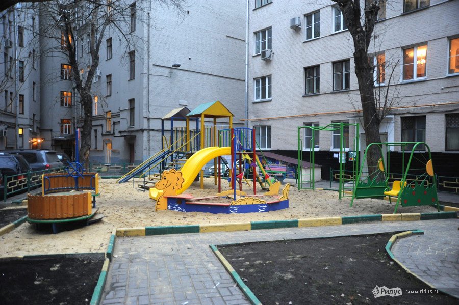 К нам поступают жалобы из регионов на то, что благоустройство дворов ведется вразрез с утвержденными проектами
onf.ru/2017/09/28/v-o…