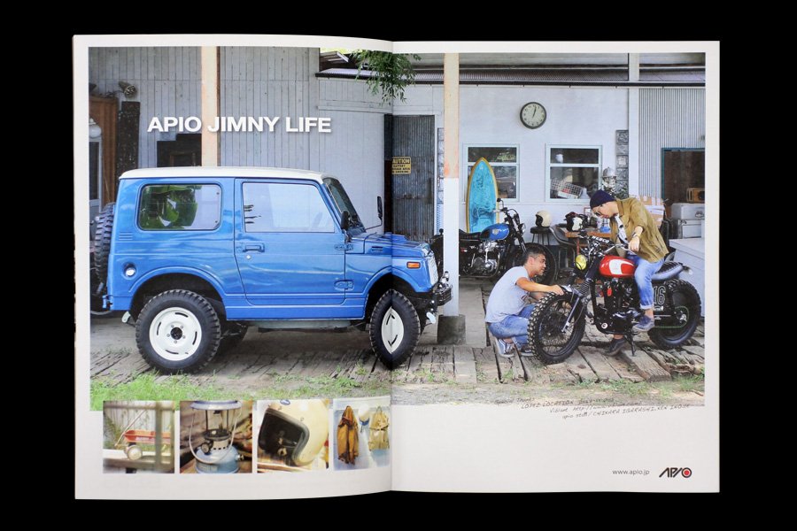 Twitter पर Apio Life Is Jimny 雑誌 Cal Vol 18にはアピオジムニートラベラーズ号が登場 可愛い女の子と東京都福生にあるdemode Dinnerへ 見開き広告にはリフレッシュしたばかりのブルーのジムニーja11 こちらのオジさん二人はアピオスタッフ起用で経費削減 笑