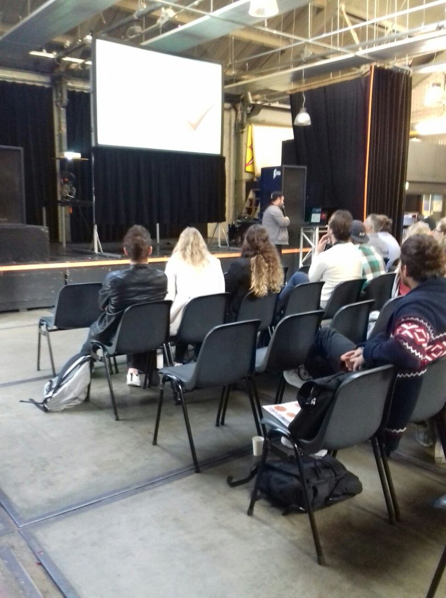 De vierdejaars studenten Fontys presenteren hun ideeën voor een urban community. #dearfuture