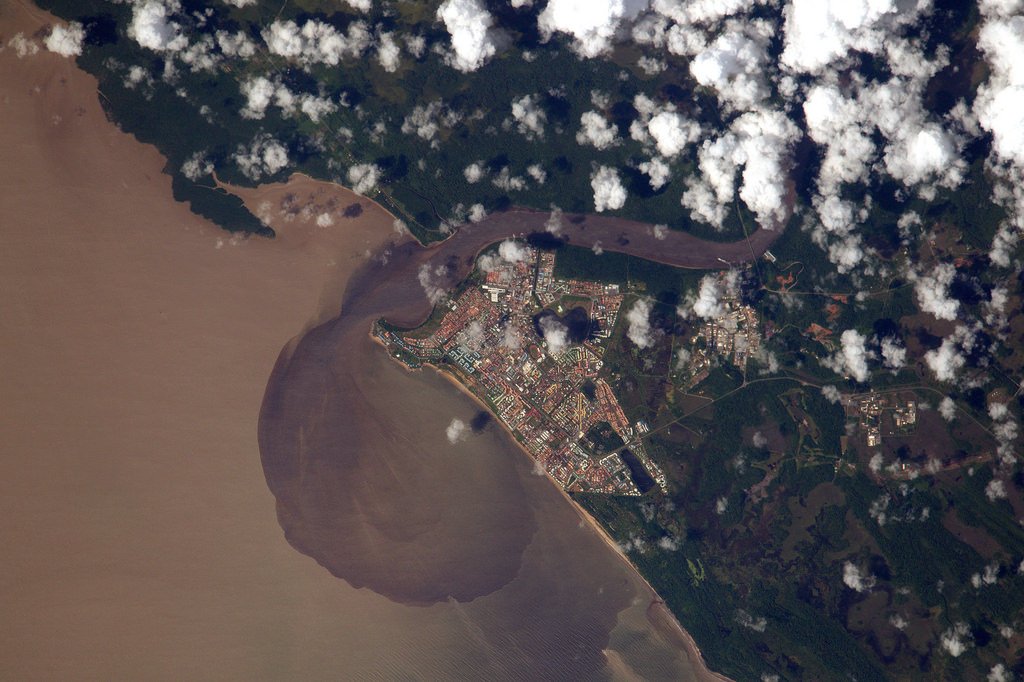 Thom_astro's tweet photo. Jour de lancement à Kourou! Je ne suis toujours pas allé en Guyane qui a tant à offrir, mais ça ne saurait tarder ;) 🚀🛰️#ProximArchives https://t.co/CJUr2X5kgO