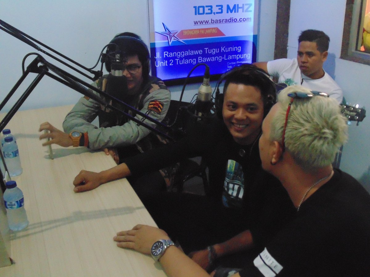 bas_radio1033FM's tweet photo. Hellow @anggacandraaa @gamma1_heri @glamfather We miss You. Kapan mampir lagi? #TrioGAB @TrinityOptimaP https://t.co/jk01UEWgT8