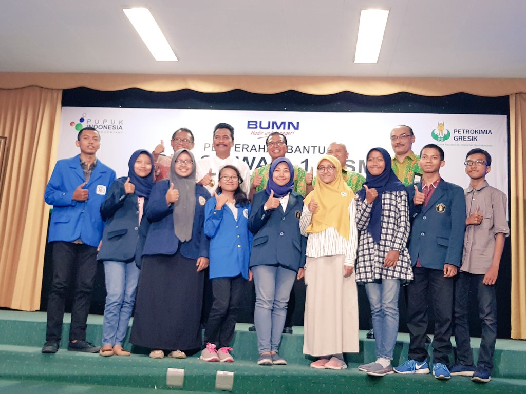 petrogresik's tweet photo. 8. Sebesar Rp.725 juta dana Bestro utk 25 siswa SMA dan untuk tingkat S1@petrogresik memberikan bantuan hampir senilai Rp.1,3 Miliar #Bestro https://t.co/EjTJ3juLVs