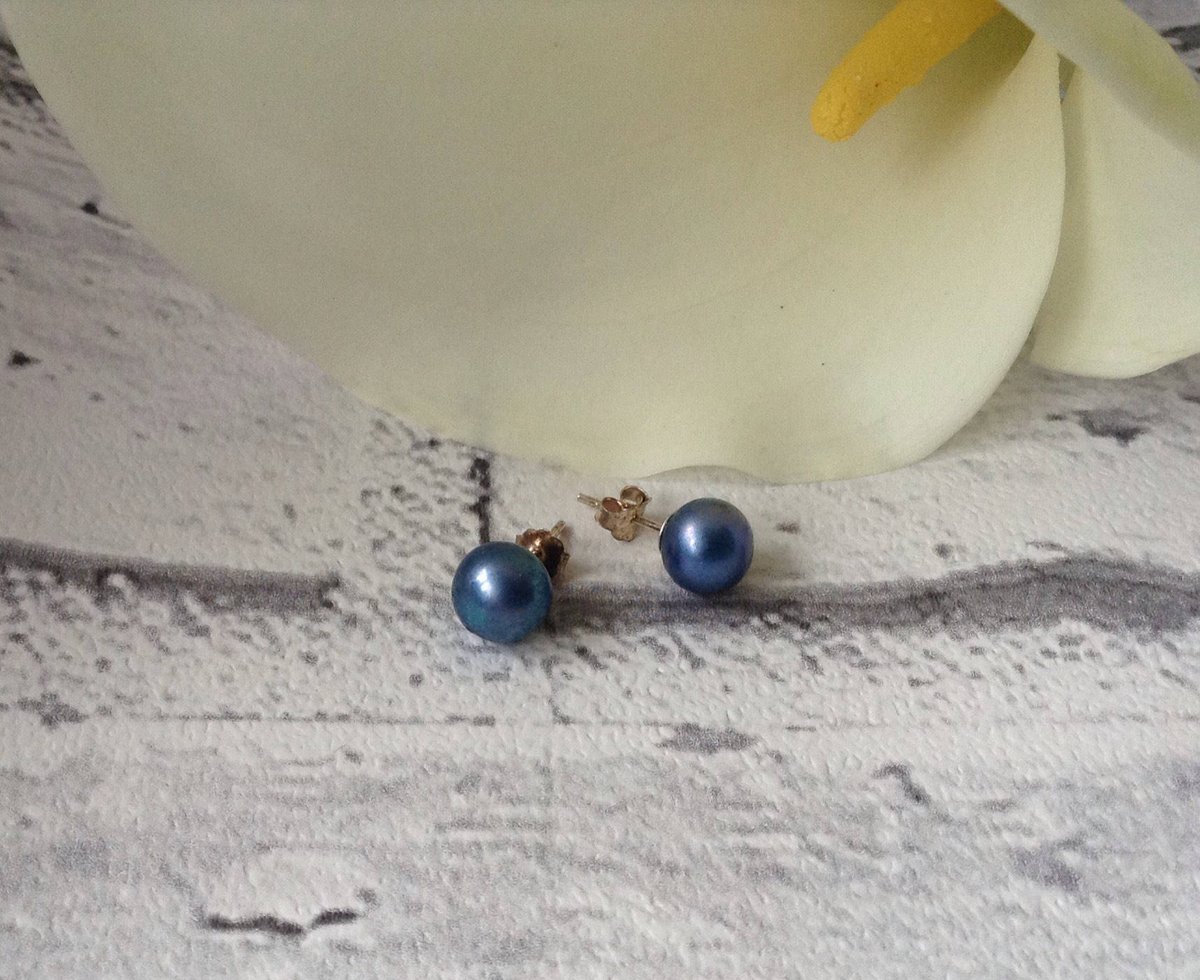 ArtisanJByViv's tweet photo. Freshwater Pearl Earrings, Stud Earrings, Blue Pearls, Sterli… https://t.co/9SdhgLH6he #BeadsofCreation #StepMomGift https://t.co/mHtjPqKS0s