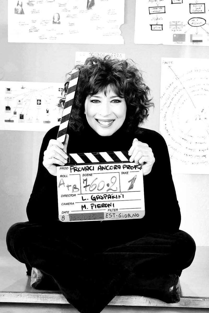 VPivetti's tweet photo. Stravinto!!! #provaciancoraprof7 bacia tutti voi!!!😛 @RaiUno @RaiFiction a giovedì prossimo🐾🐾🐾 https://t.co/Rqb2l2XdSo