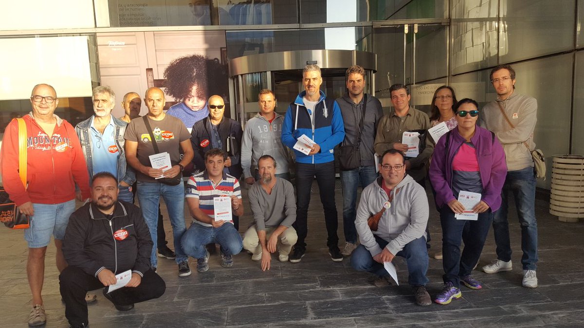 Delegad@s de Capgemini en Madrid realizamos reparto informativo en Telefónica. No más despidos en <a href="/Capgemini_ES/">capgemini_es</a> !!!