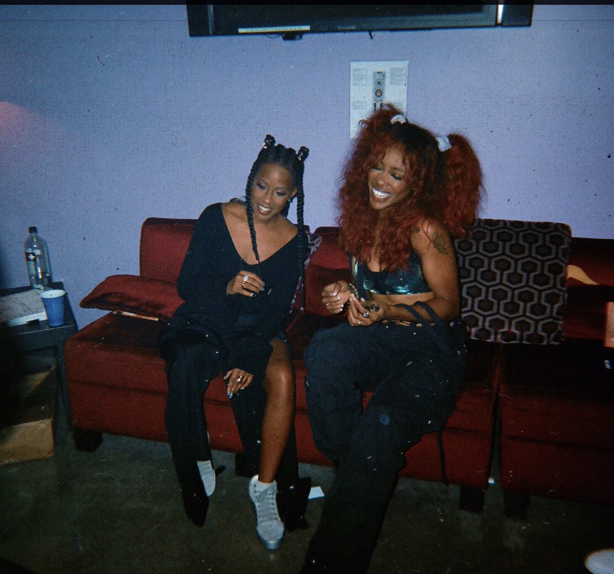 Backstage at the #CtrlTheTour  @DeJLoaf x @sza