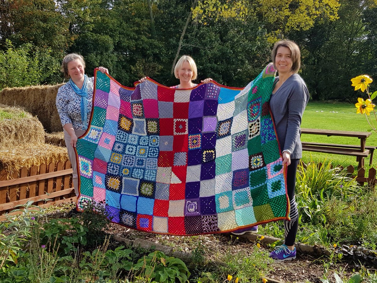 WoollyChic's tweet photo. Our finished #60milliontrebles #blanketsforthehomeless charity blanket, made by a group of us from #hitchin and #letchworth @nourishWcafe https://t.co/A1vvfbGKN7