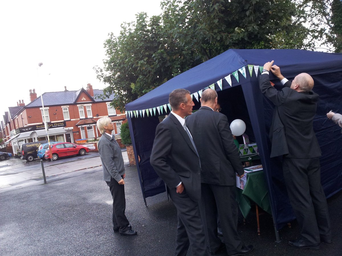 SouthportRachel's tweet photo. There's something very reassuring when a car full of @CoopFuneralcare colleagues help put up a gazebo #bringcoop https://t.co/nZtZph7925