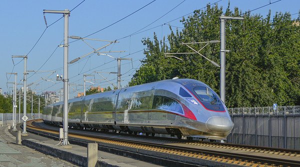 ChinaDaily's tweet image. China&apos;s newest bullet train Fuxing runs at 350km/h. What are some of its amazing features? Let&apos;s find out. ow.ly/oK6Y30fvKr4
