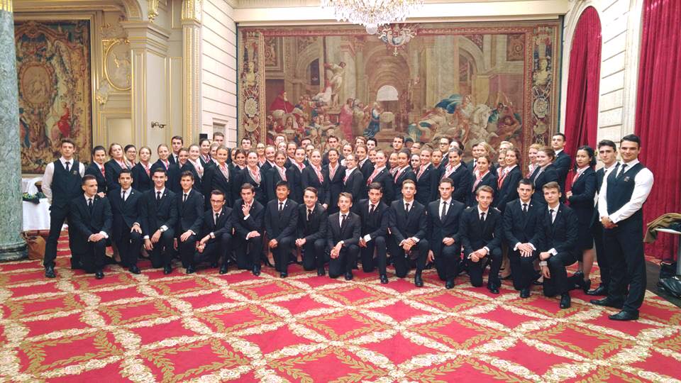 PaulBocuse's tweet photo. Un grand bravo aux élèves de l'@InstitutPBocuse pour leur excellente prestation lors du diner des grands chefs. #avenir #transmission https://t.co/gqJJCU1WyH