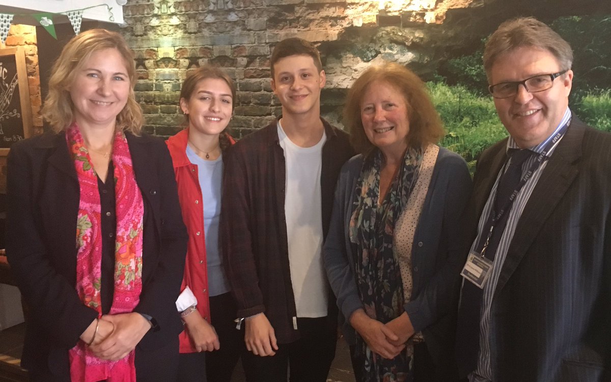 AnnaMcMorrin's tweet image. Great to meet Head girl Fran Pawar and Head boy Max Rowlands from @whs_cardiff for the @macmillancancer #CoffeeMorning #CardiffNorth