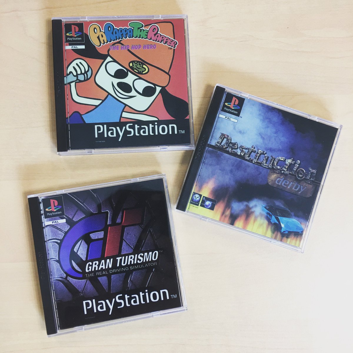 Micromania_Fr's tweet photo. Petit concours ! Pour les 22 ans de la PlayStation, tentez de gagner ces 3 dessous de verre ! Follow &amp; RT ;-) #JoyeuxAnniversairePlayStation https://t.co/V6IKPb4x80