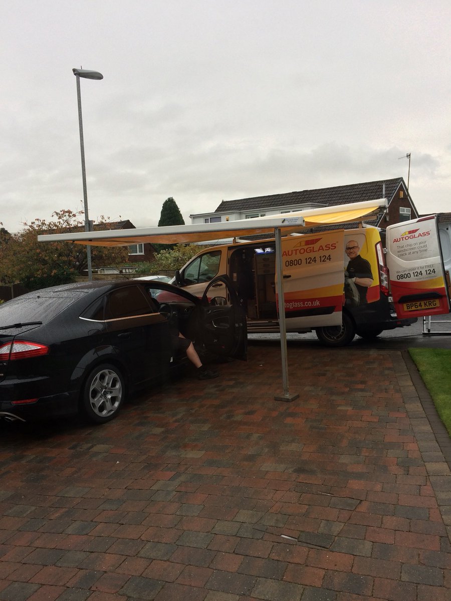 markt2606's tweet photo. @Autoglass excellent service from #kieran today. Very professional and polite. ..#brokenwindscreen https://t.co/rI6ttIyqOa