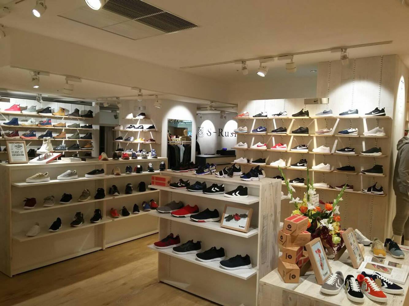 Hummel ヒュンメル公式 Di Twitter ヒュンメルスニーカーのオフィシャルショップ S Rush新店舗が本日オープン S Rush吉祥寺店にはこの秋に欲しいスニーカーが揃っています Kicks 東京都武蔵野市吉祥寺南町1 7 1 丸井吉祥寺店 2f Tel 0422 26 6007 営業時間 10 30 Hummel ヒュンメル公式 Di Twitter ヒュンメルスニーカーのオフィシャルショップ S Rush新店舗が本日オープン S Rush吉祥寺店にはこの秋に欲しいスニーカーが揃っています Kicks 東京都武蔵野市吉祥寺南町1 7 1 丸井吉祥寺店 2f Tel 0422 26 6007 営業時間 10 30