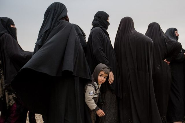 franceinter's tweet image. Il y aurait 400 mineurs français en zone irako-syrienne.
Les enfants de Daech : un #reportage de @sophparm
► bit.ly/enfants_daech