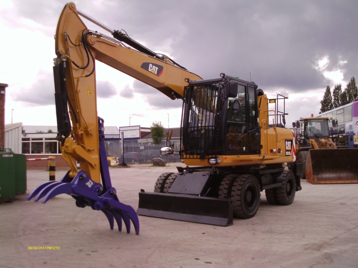 Bev_Finning's tweet photo. M313D complete with cab riser conversion and @northerntrack grapple prepared at @finningleeds ready for the customer https://t.co/FtqaKoweTj