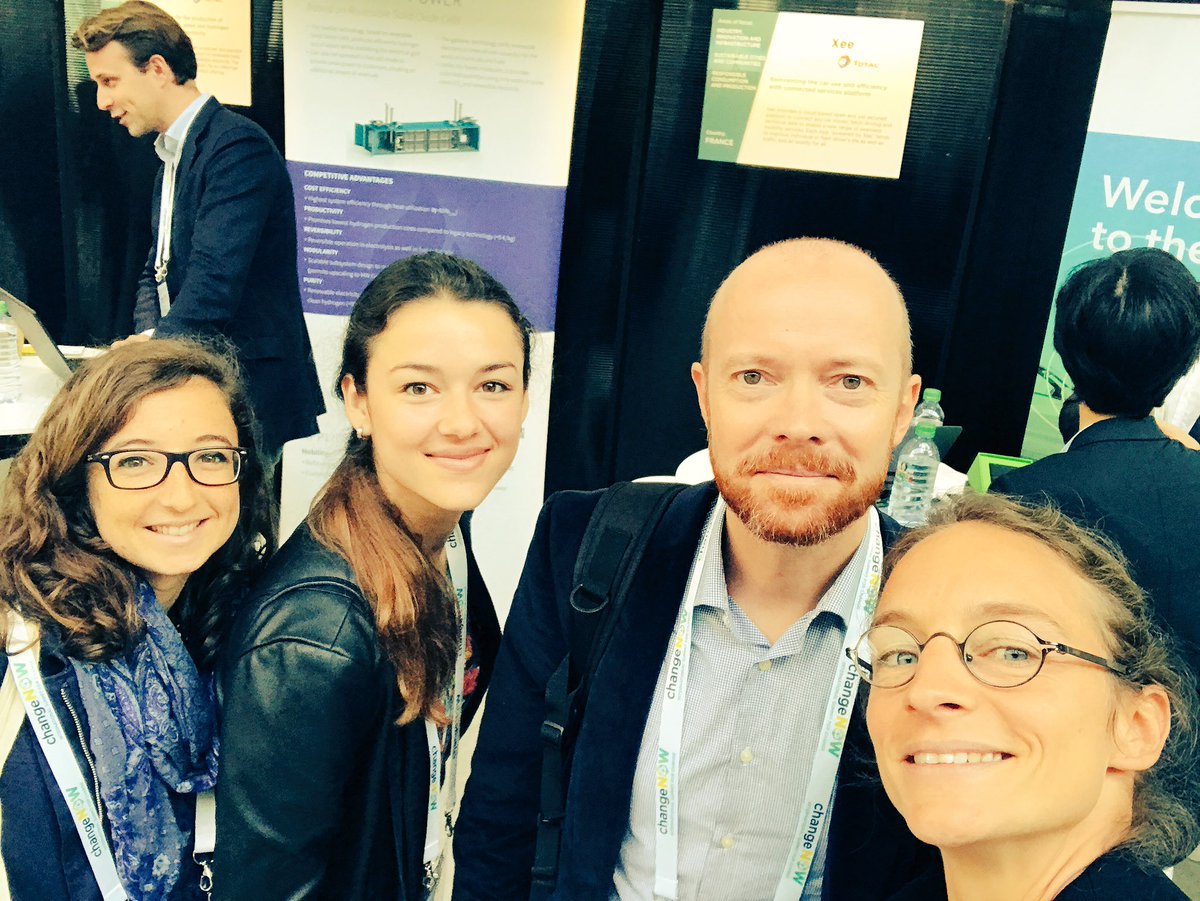 Quand <a href="/SPRING_LAB/">SPRING LAB</a> rencontre ses clients à @changeNOWsummit. @MOF92310 <a href="/DGarciapezza/">Daniela Garcia</a> <a href="/SoleneGuillemot/">SolèneGuillemot</a> <a href="/Heloiselauret/">Héloïse Lauret</a> #happy