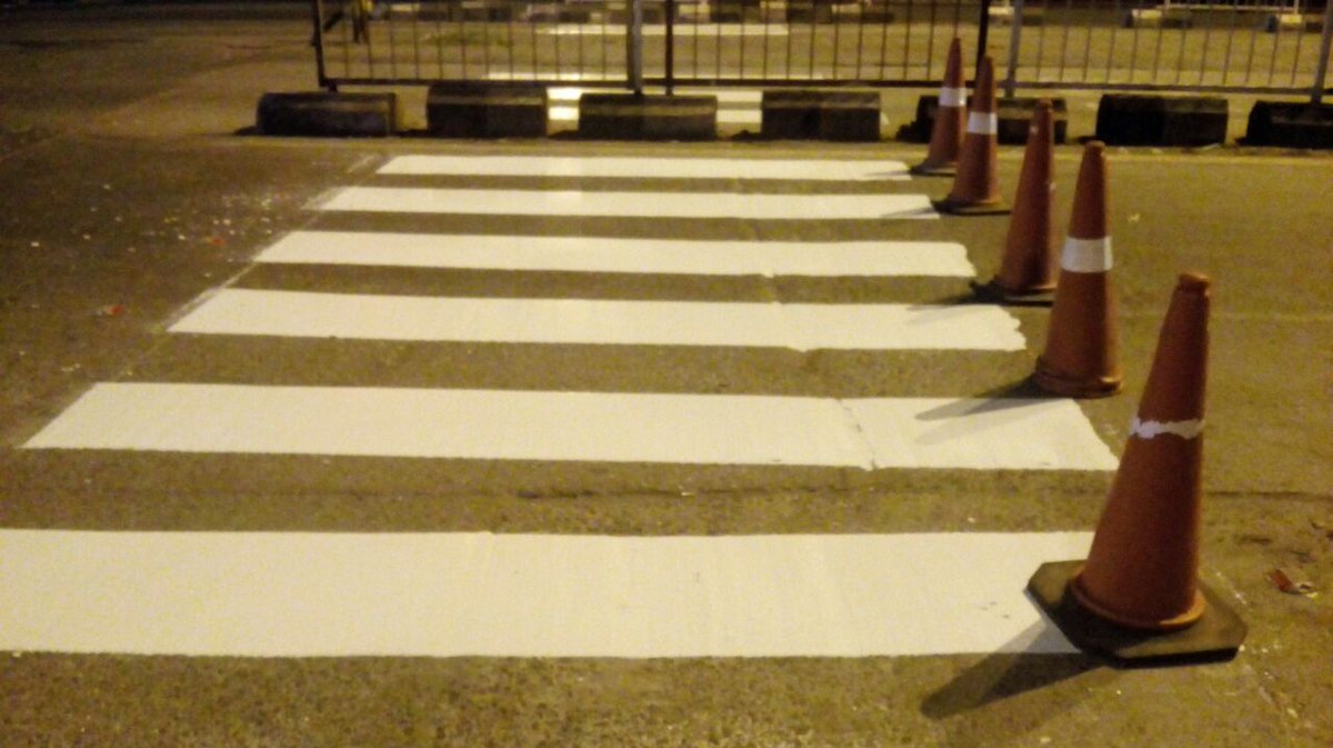 SouthZoneSMC's tweet photo. Hot thermoplastic paint on Zebra crossing at #Surat, Navsari main road. https://t.co/hRVheuyuhI