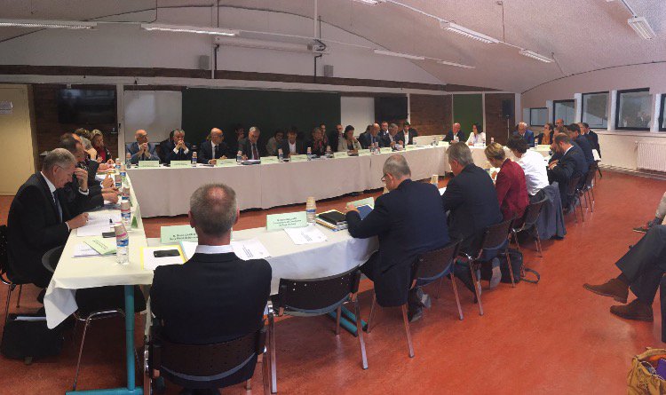 Travail et échanges avec <a href="/N_Hulot/">Nicolas Hulot</a>, <a href="/agnesbuzyn/">Agnès Buzyn</a>, <a href="/Elisabeth_Borne/">Élisabeth BORNE</a>, élus et asso sur la #qualitedelair dans la #valledelarve