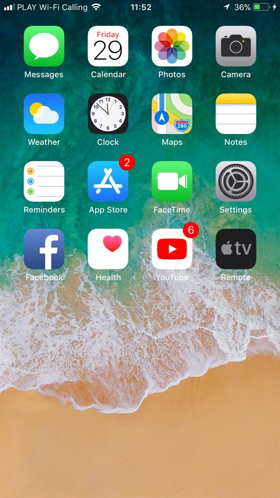 BrandsByCepoka's tweet photo. Can someone explain what is going on with that #ios11 !? #glitch #ios #apple #answerme It’s like using windows again :/ https://t.co/FNlFfXi66I