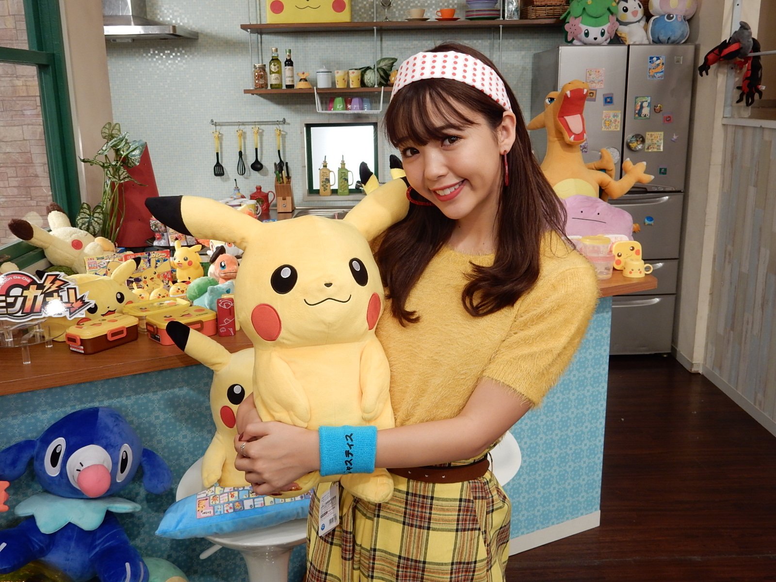 ポケモン公式ツイッター 明後日のポケんち ポケモン大好きモデル 藤田ニコルちゃんがやってきた リストバンドには ジャスティス の文字が もしかしてあの人に関係が 日曜あさ8時 T Co Ejj14jcgfw ポケモン ポケんち T Co