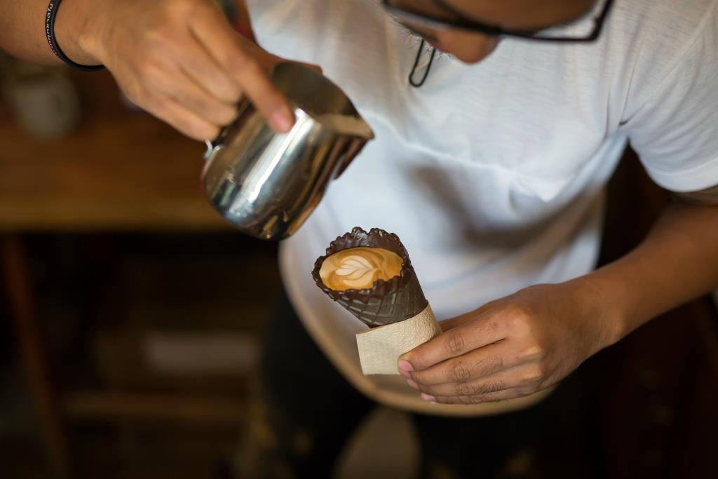 Hutten_NL's tweet photo. Leuk voor 't weekend: oesters uit de muur, koffie in een ijshoorntje en nog veel meer ons nieuwe Inspiratiemagazine: https://t.co/TlLTr1S3bI https://t.co/0dCA4jV08x