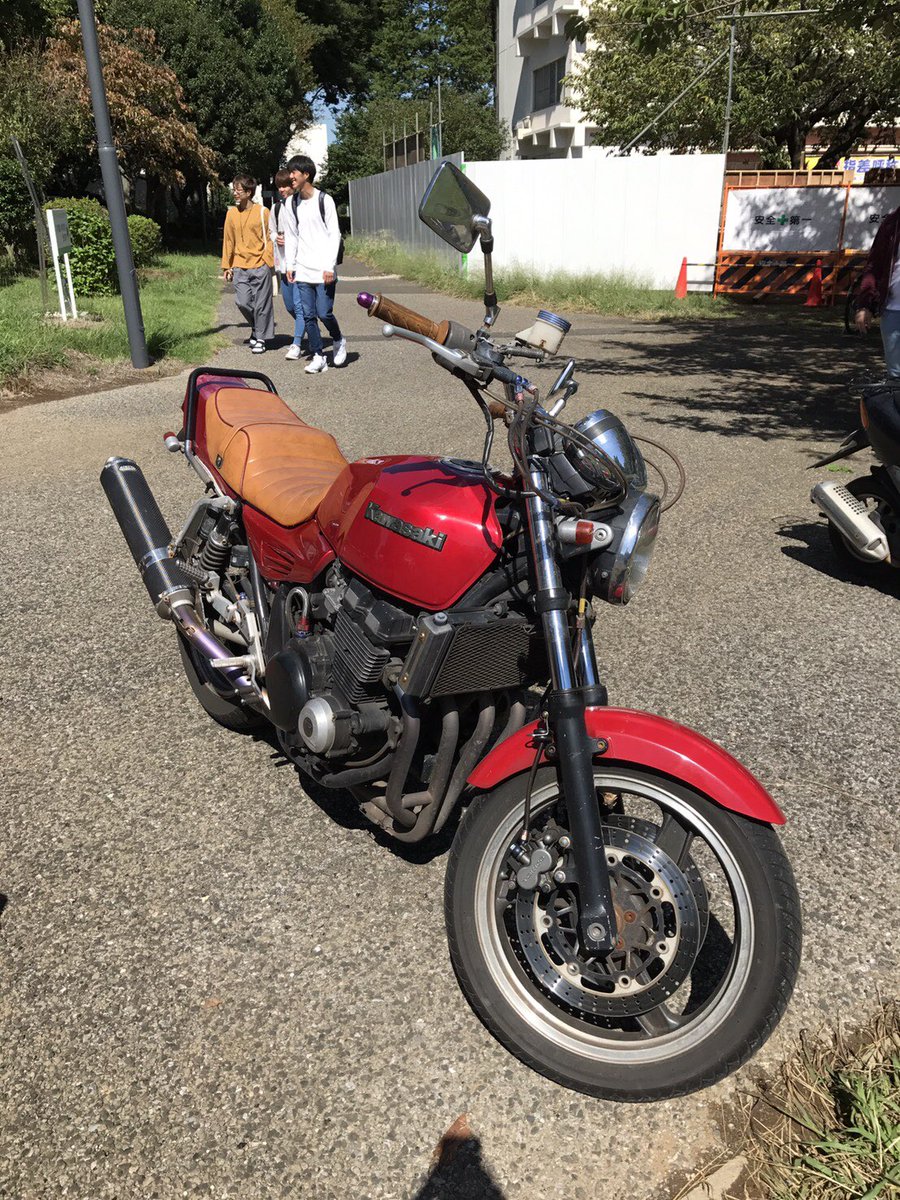 k75463191's tweet photo. ZRX 400 売ります。
17万円前後で、小型との交換又は追金も考えてます。

・走行 25828km 
※通学で使用してる為、多少伸びます。
・車検 H.30.5月まで。
・不具合なし

#ZRX #XJR #ゼファー #単車  #バイク #売ります https://t.co/bTQNKXO7Fp