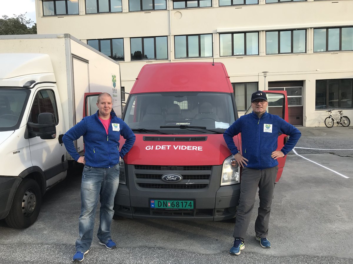 FileksAS's tweet photo. Vi ønsker lykke til til våre nye kollegaer🍀@Barnekrfor @Luftambulansen #fileksas #gidetvidere https://t.co/wxiGBKHpDn