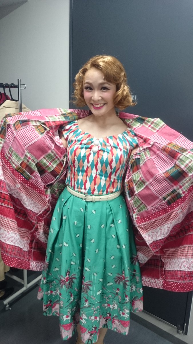 PGmusical's tweet photo. 【開演間際シリーズ！】#サンドラ 役 #永石千尋(@xoxo_musical)さん！#可愛い裏地 https://t.co/gJFVGJzJdq