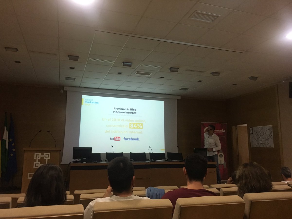 Ya estamos en <a href="/CGE_Granada/">CGE</a> con <a href="/oscarcumi/">Oscar Cumí</a> aprendiendo sobre #marketingdeinfluencers. Gracias <a href="/AJE_Granada/">AJE Granada</a> por la iniciativa. #marketing