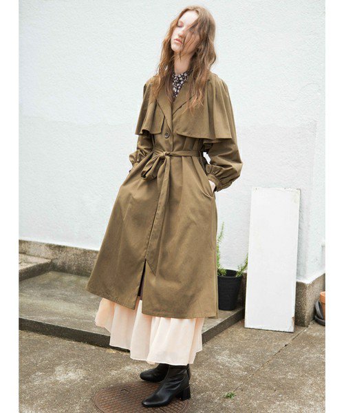 Carolina Glaser 商品情報 他にはない デザイントレンチコート トレンド感のある長めの丈に フリルやリボンで愛らしさを詰め込みました トレンチだけど トレンチじゃない 周りとちょっぴり差の付くおすすめアウターです T Co