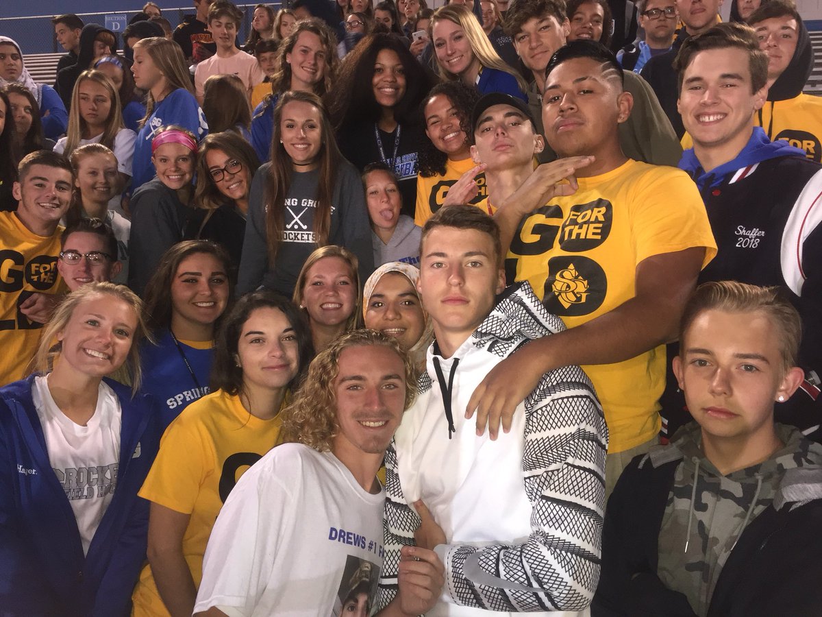 SGClassOf18's tweet photo. Tweeting to you LIVE from Friday Morning Lights at Papermaker’s Stadium!! #RocketPride #RaRaRockets @SGASD_HS @SGSchoolNews @AsstSupt_SGASD https://t.co/fe7DHAznu9