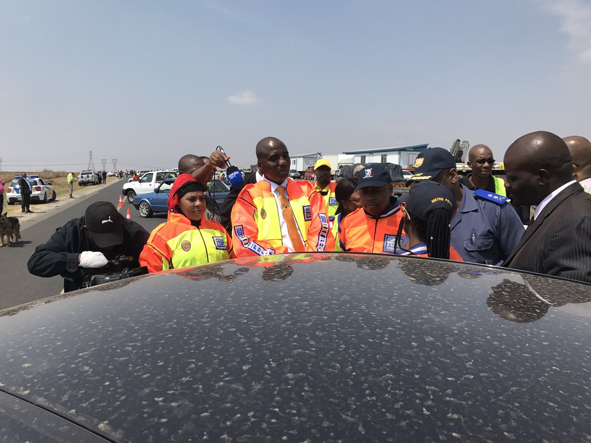 rtia_aarto's tweet image. Transport Minister Maswanganyi speaks with motorists on road safety at the N12 road block @GCISMedia @RAF_SA @DoTransport #OTM2017