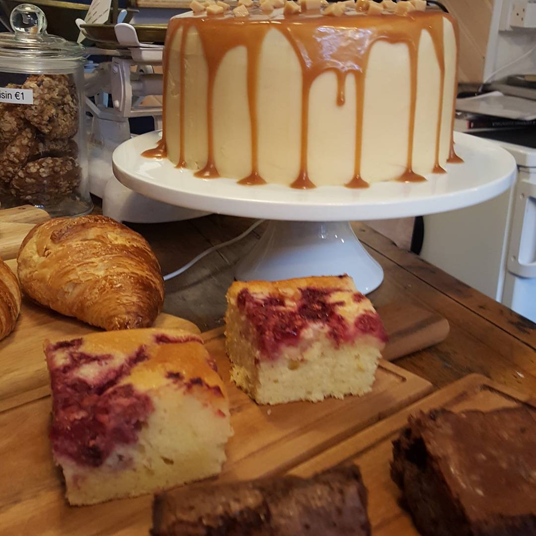 Hello salted caramel cake #oneillcoffee #treatyoself