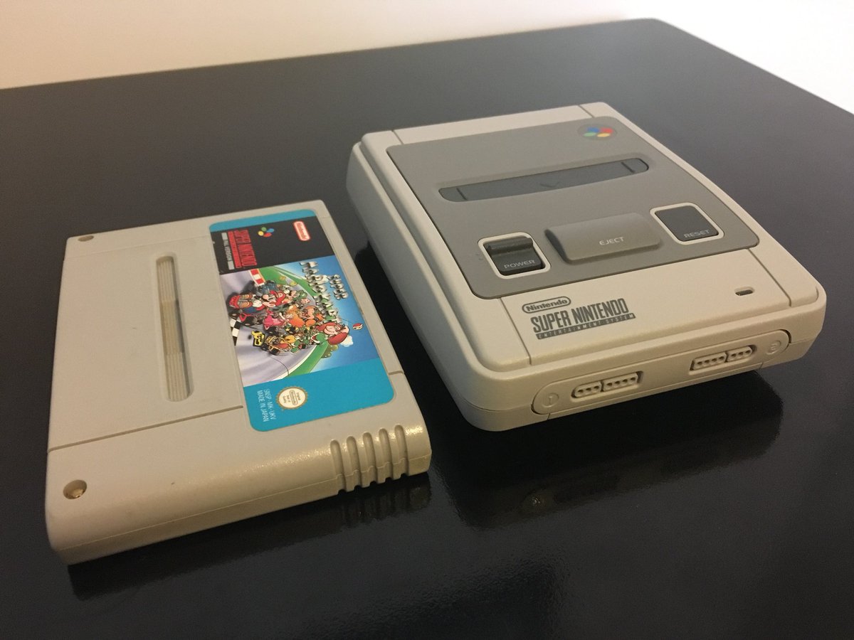 TheAvgGamer's tweet image. Turns out the SNES mini classic is not much bigger than the original SNES game cartridges #SnesMiniClassic #SNES