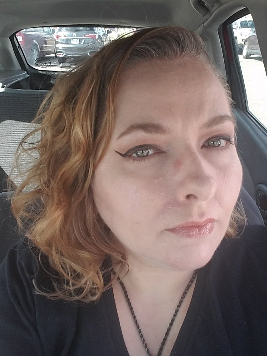 huesiemama's tweet image. See? Lip gloss. #stillbasic