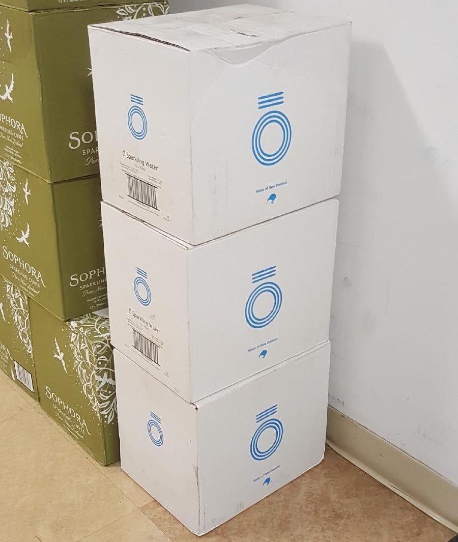 salaciousdrinks's tweet photo. Let's party! Premium Sparkling Water for an exclusive gala this weekend provided by 
Salacious Drinks
#beverage #sparkling #FridayFeeling https://t.co/sJyGoKFWrs