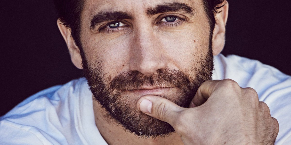 JakeG_Online's tweet photo. Jake Gyllenhaal Explains His Weirdness (https://t.co/ttBXfE25b7) via @ELLEmagazine https://t.co/b9mYcy5h0g