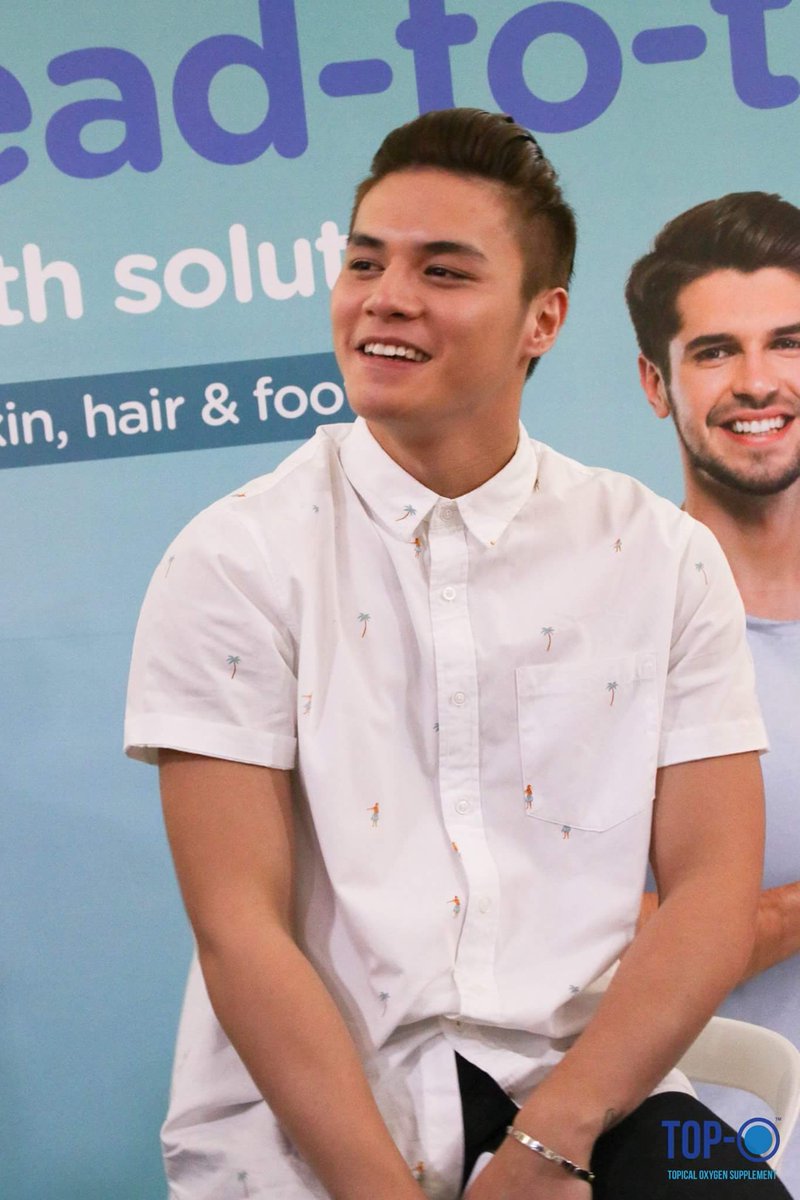 r2natics's tweet photo. @iamr2alonte at SM North EDSA! Thank you @topicaloxygen ❤ https://t.co/7zOcMdpLm4