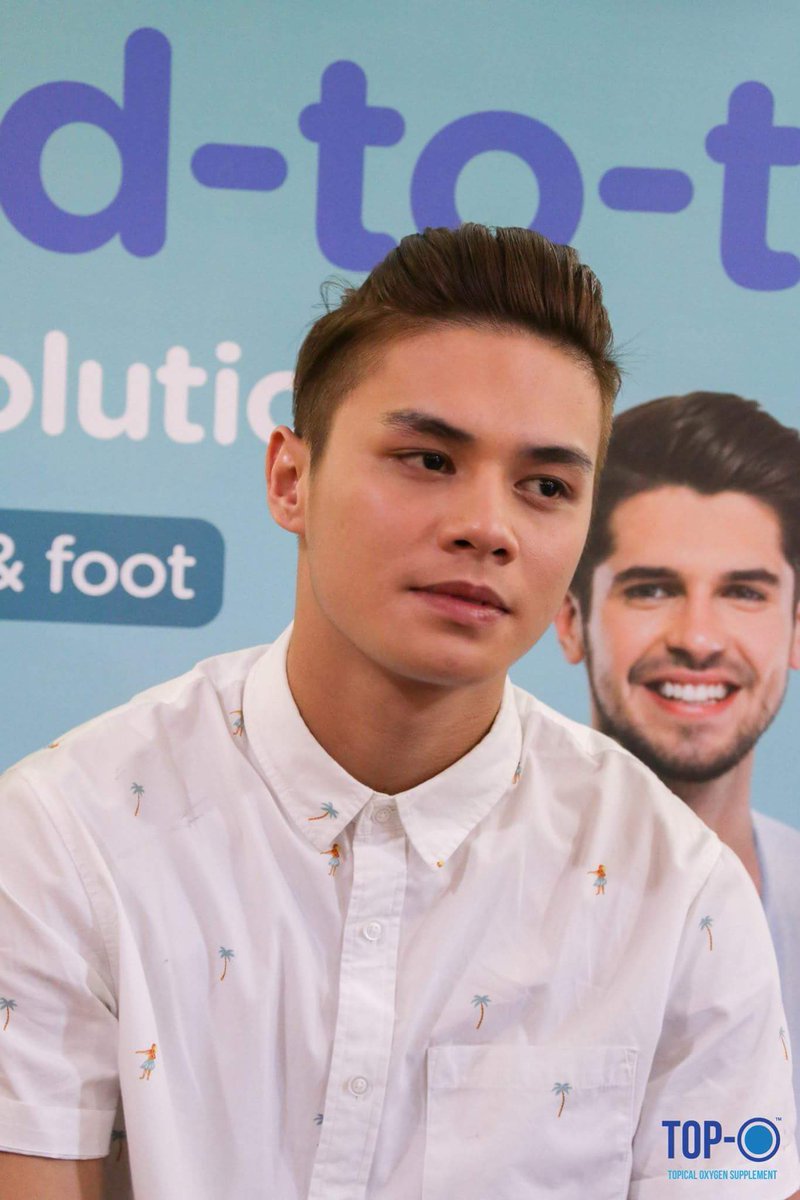 r2natics's tweet photo. @iamr2alonte at SM North EDSA! Thank you @topicaloxygen ❤ https://t.co/7zOcMdpLm4