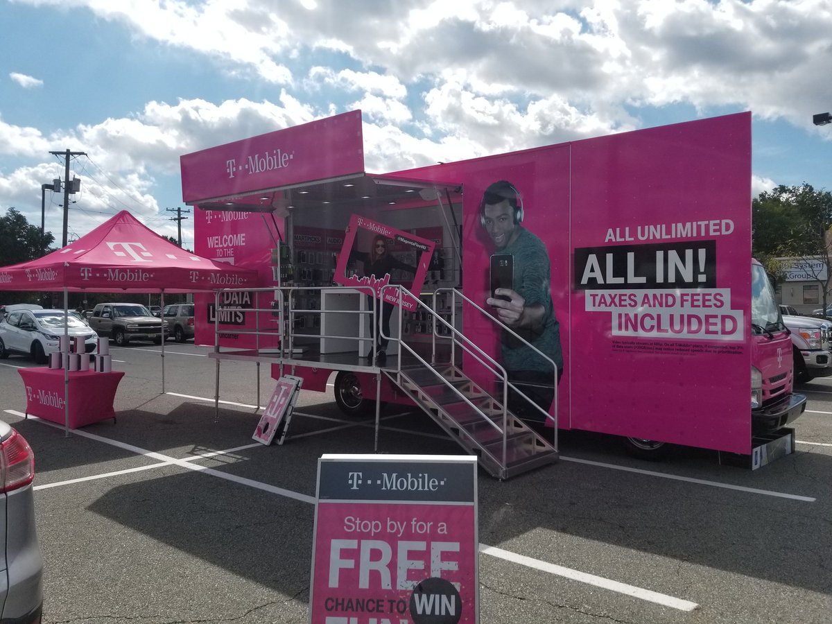 TMobileTruckNJC's tweet photo. It's a beautiful day in Clark, NJ @ ACME 2 play some games, win some prizes & switch 2 the best carrier in wireless #NJstrong #letssyncup https://t.co/SDQeBJn64W