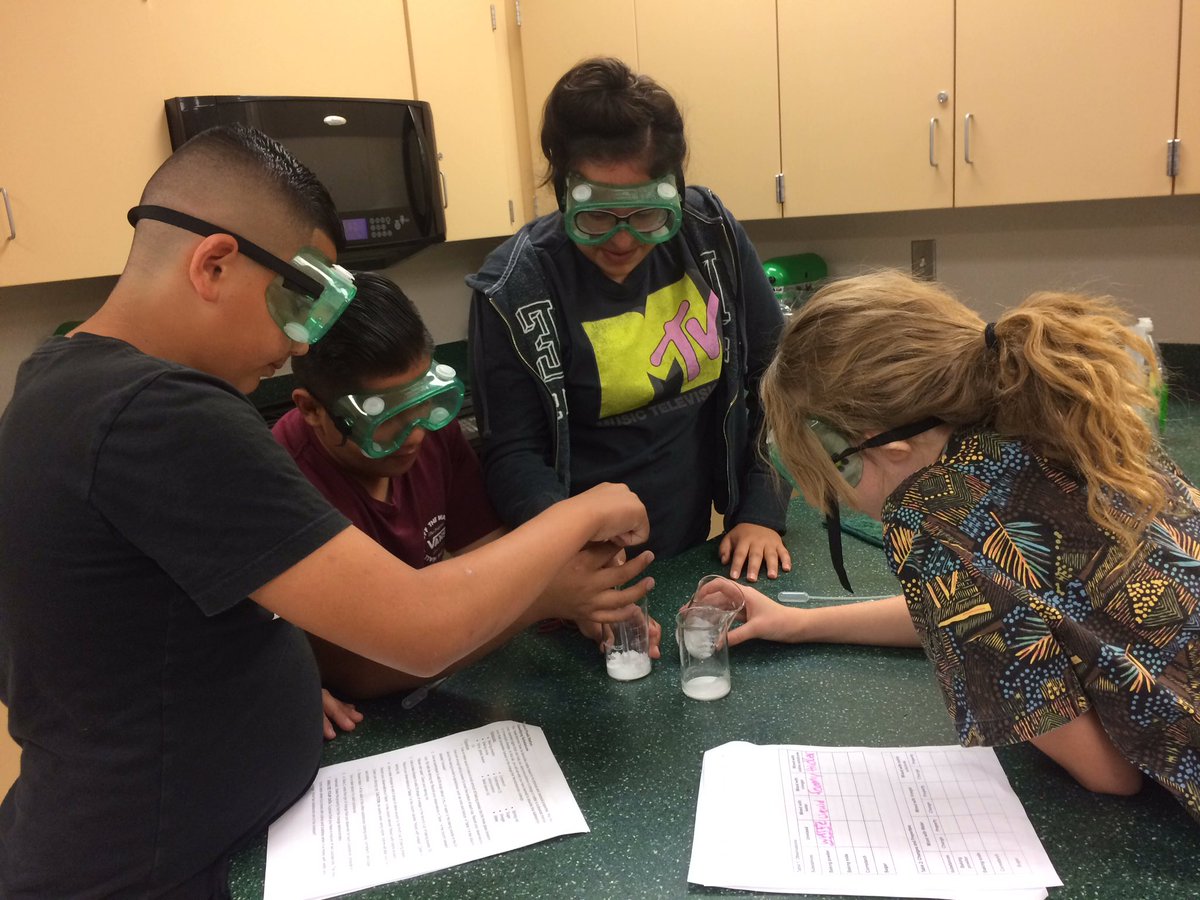 FerrFerrScience's tweet image. Future scientists hard at work! #MarieCurie would be proud! #everythingisawesomescca