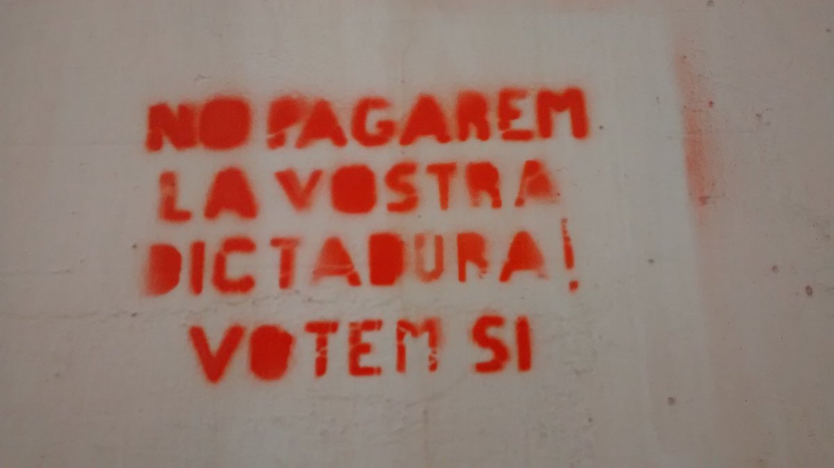 JoanaCifreMas's tweet photo. Els carrers de #Gràcia #Referendum1O #Referendum1oct #Votarem #1Oct #SensePor #Piulet https://t.co/HrTN9BOWYF