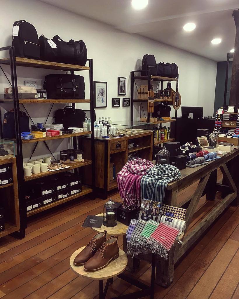 <a href="/hosnershop/">Hosnershop</a> le nouveau concept store entièrement dédié à l'homme au cœur des <a href="/lesbatignolles/">Les Batignolles</a> #nollet #paris17 #conceptstore #menswear