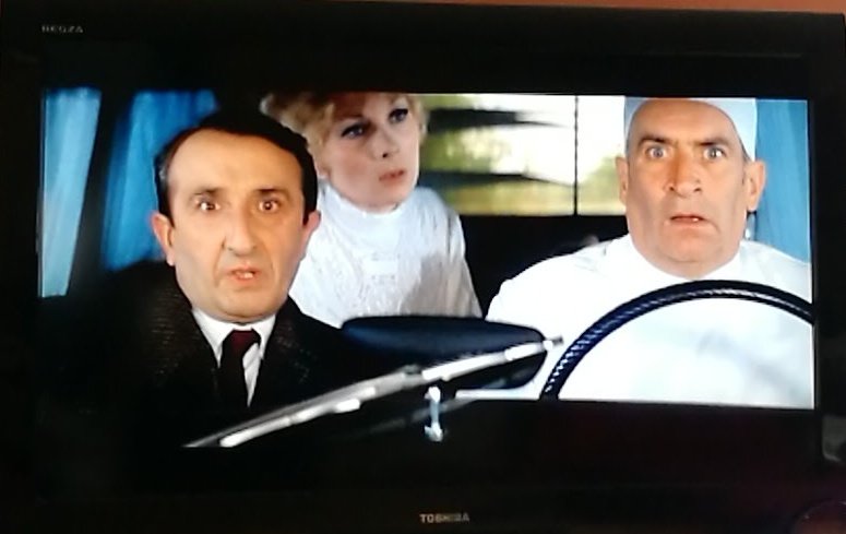 pomponlouloute5's tweet photo. #hibernatus mm kan on connait les textes par 💙, c 😍 @justdefunes @FansdeFunes @louisdefunes44 @LouisDFunesFAN #filmscultes #edmee #degliner https://t.co/WsuBu51oSv