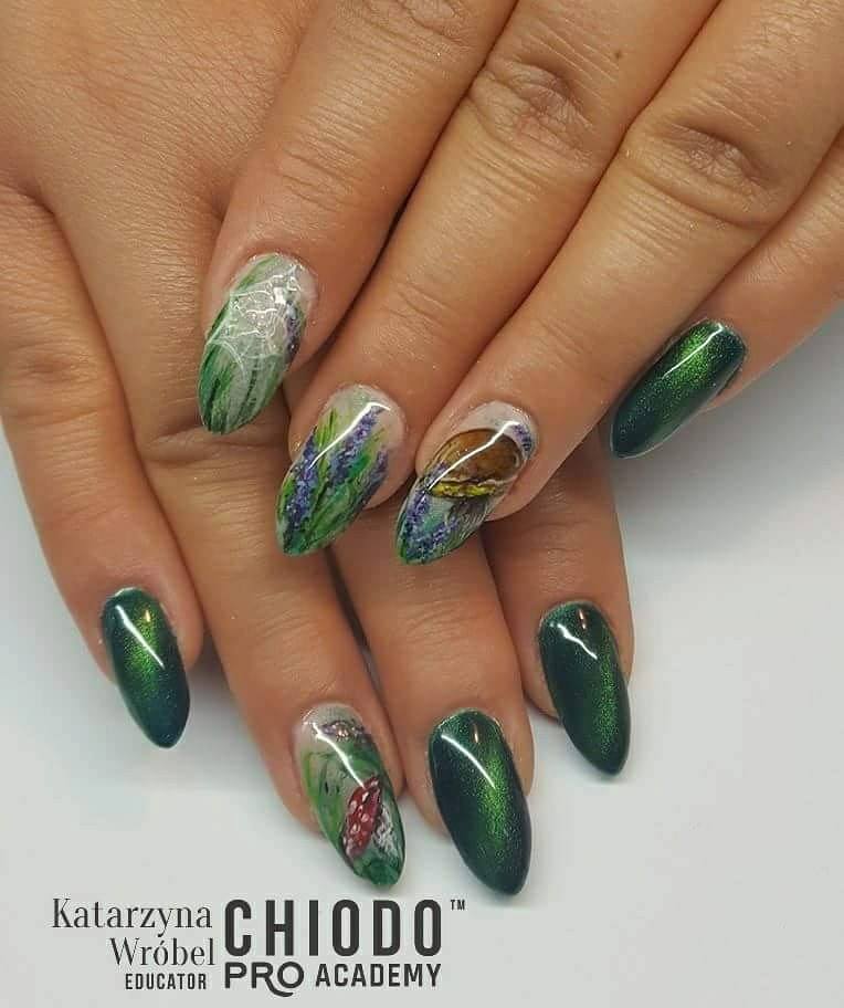 ChiodoproEu's tweet photo. We love Autumn 🍂🍁 Katarzyna Wróbel Educator ChiodoPro 🍄 
#nails #manicure #green #autumn #greennails #autumnnails https://t.co/EXh6XlUMOc