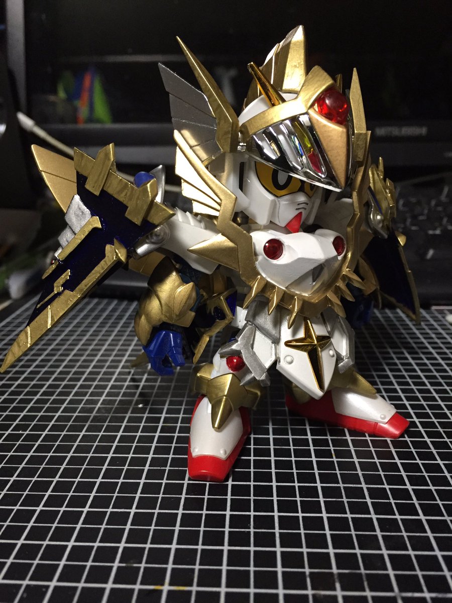 おもちゃおじさん 細かい調整や塗装はまた後日 と して とりあえず完成かな 龍装覚醒バーサル騎士ガンダム んー 写真にすると表面処理とか塗装とかもっとやんなきゃってなるなー T Co 81zrhfwmkh Twitter